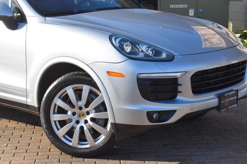 2017 Porsche Cayenne Platinum Edition