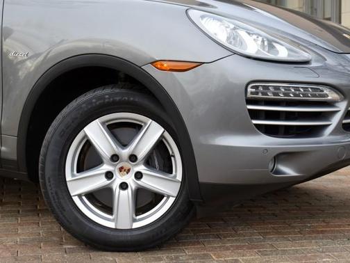 2014 Porsche Cayenne Platinum Edition