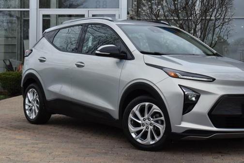Silver Flare Metallic 2023 Chevrolet Bolt EUV FWD LT