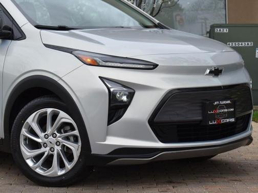 Silver Flare Metallic 2023 Chevrolet Bolt EUV FWD LT