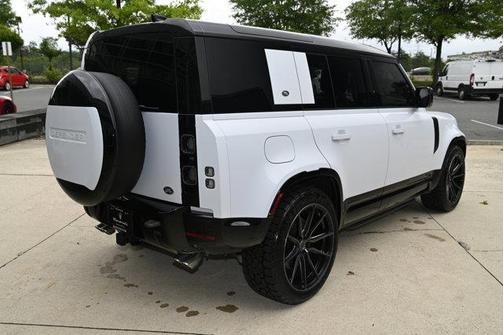 2023 Land Rover Defender 110 V8