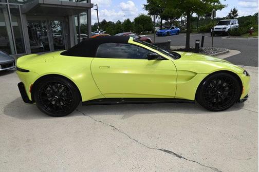 2022 Aston Martin Vantage Base