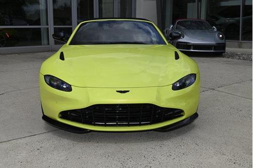 2022 Aston Martin Vantage Base