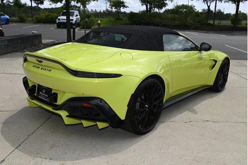 2022 Aston Martin Vantage Base