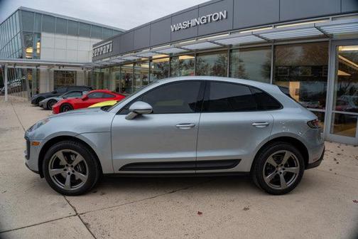 2022 Porsche Macan Base