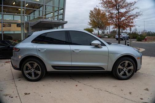2022 Porsche Macan Base
