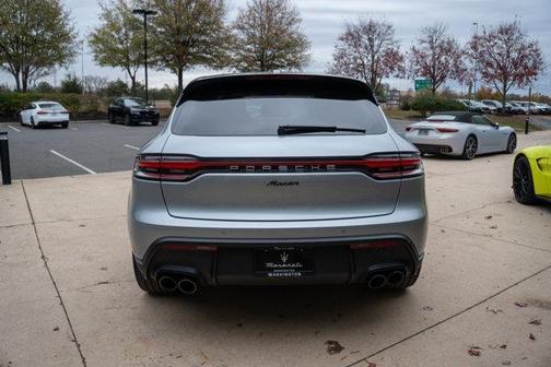 2022 Porsche Macan Base