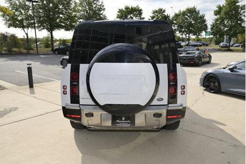 2023 Land Rover Defender SE