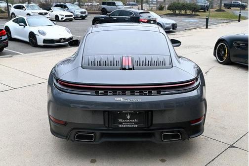 2025 Porsche 911 Carrera