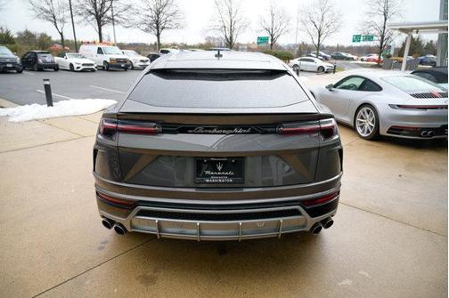 2021 Lamborghini Urus 