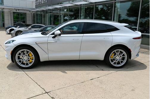 Lunar White 2024 Aston Martin DBX Base