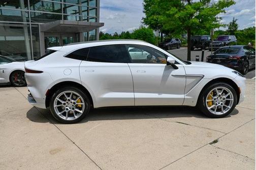 Lunar White 2024 Aston Martin DBX Base