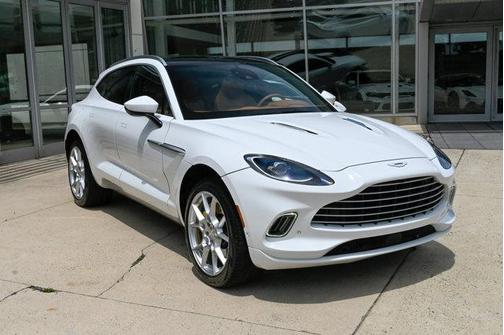 Lunar White 2024 Aston Martin DBX Base
