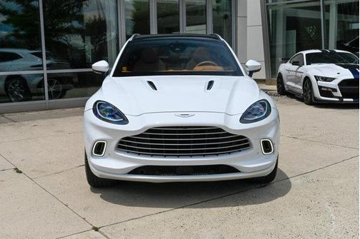 Lunar White 2024 Aston Martin DBX Base