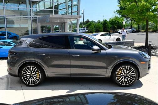Quartzite Gray Metallic 2025 Porsche Cayenne Turbo