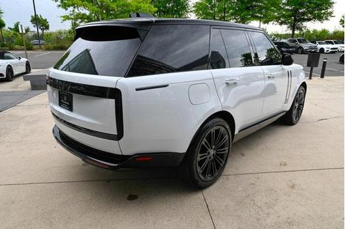 Fuji White 2025 Land Rover Range Rover P550e SE