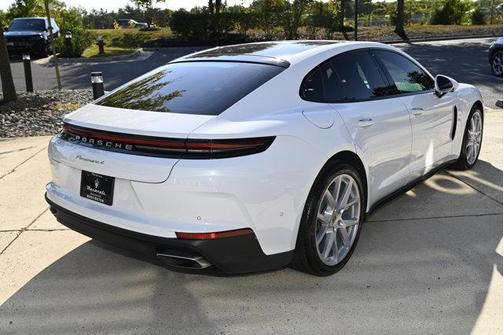 2024 Porsche Panamera 4