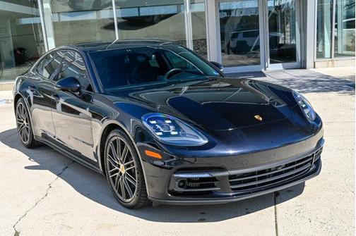 Jet Black Metallic 2018 Porsche Panamera 4S