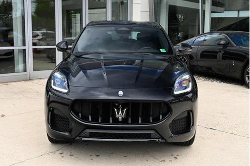 Nero Noctis 2025 Maserati Grecale Modena