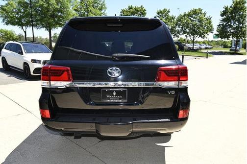 2017 Toyota Land Cruiser V8