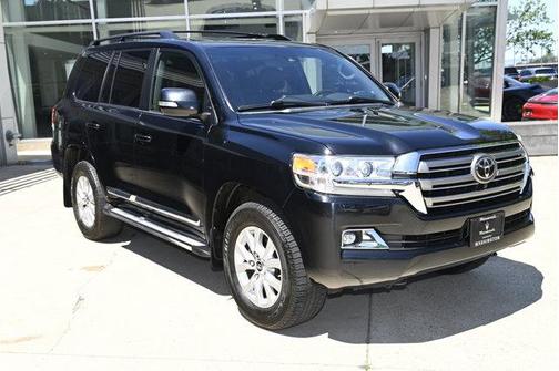 2017 Toyota Land Cruiser V8
