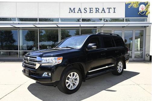 2017 Toyota Land Cruiser V8