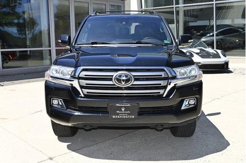 2017 Toyota Land Cruiser V8