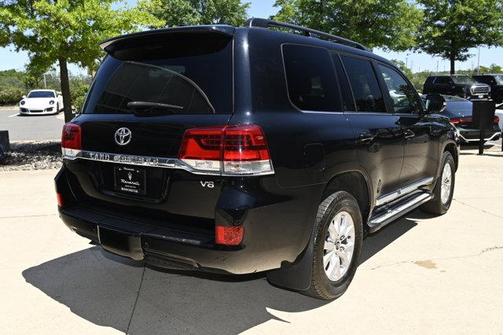 2017 Toyota Land Cruiser V8