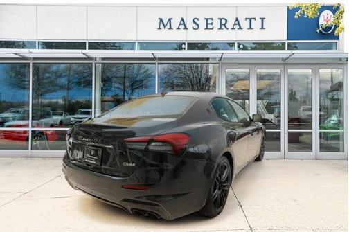 Nero Ribelle Metallic 2022 Maserati Ghibli Modena Q4