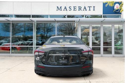 Nero Ribelle Metallic 2022 Maserati Ghibli Modena Q4