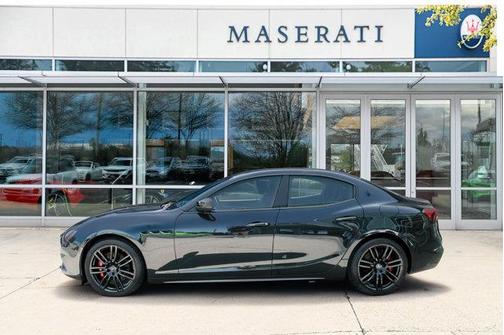 Nero Ribelle Metallic 2022 Maserati Ghibli Modena Q4