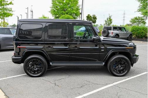 Obsidian Black Metallic 2025 Mercedes-Benz G-Class Base