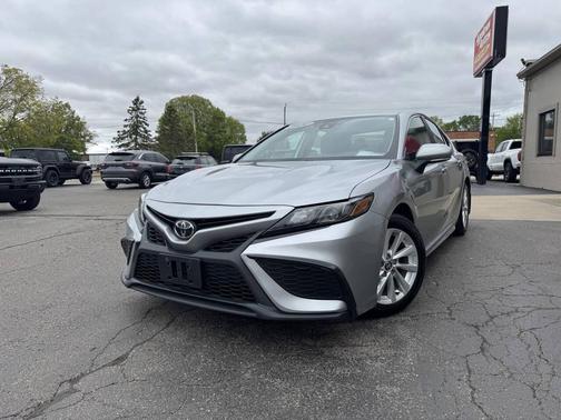 Celestial Silver Metallic 2024 Toyota Camry SE