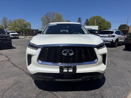 Majestic White 2024 INFINITI QX60 Luxe