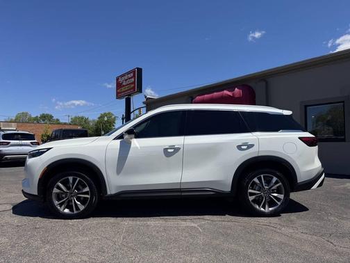 Majestic White 2024 INFINITI QX60 Luxe