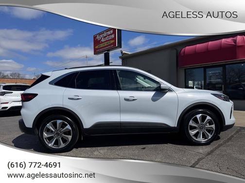 2025 Ford Escape Platinum