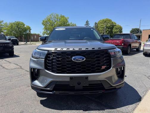 Carbonized Gray 2025 Ford Explorer ST