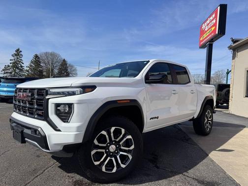 Summit White 2024 GMC Canyon AT4