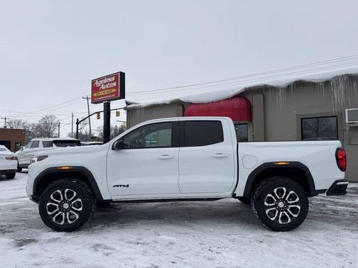 2024 GMC Canyon AT4