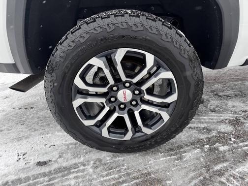 2024 GMC Canyon AT4