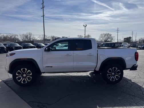 Summit White 2024 GMC Canyon AT4