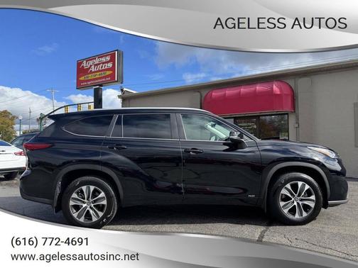 2023 Toyota Highlander Hybrid XLE