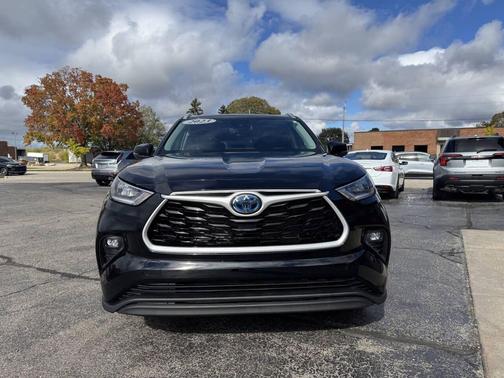 2023 Toyota Highlander Hybrid XLE