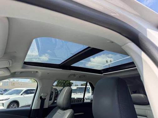 Star White 2025 Ford Explorer Active