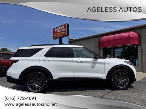 Star White 2025 Ford Explorer ST