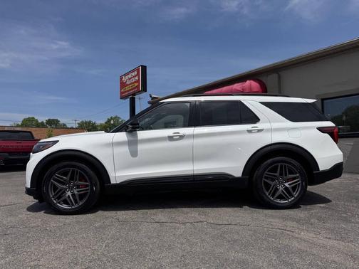 Star White 2025 Ford Explorer ST