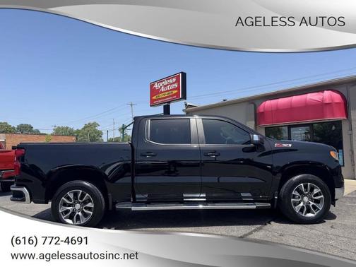 Black 2022 Chevrolet Silverado 1500 LT