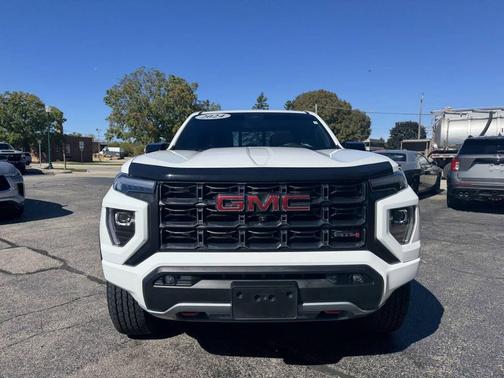 Summit White 2024 GMC Canyon AT4