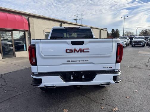 2025 GMC Sierra 1500 AT4