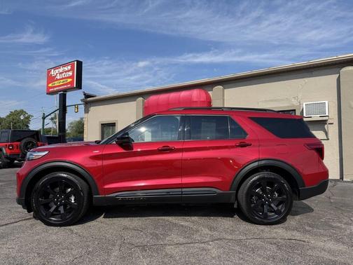 2024 Ford Explorer ST-Line